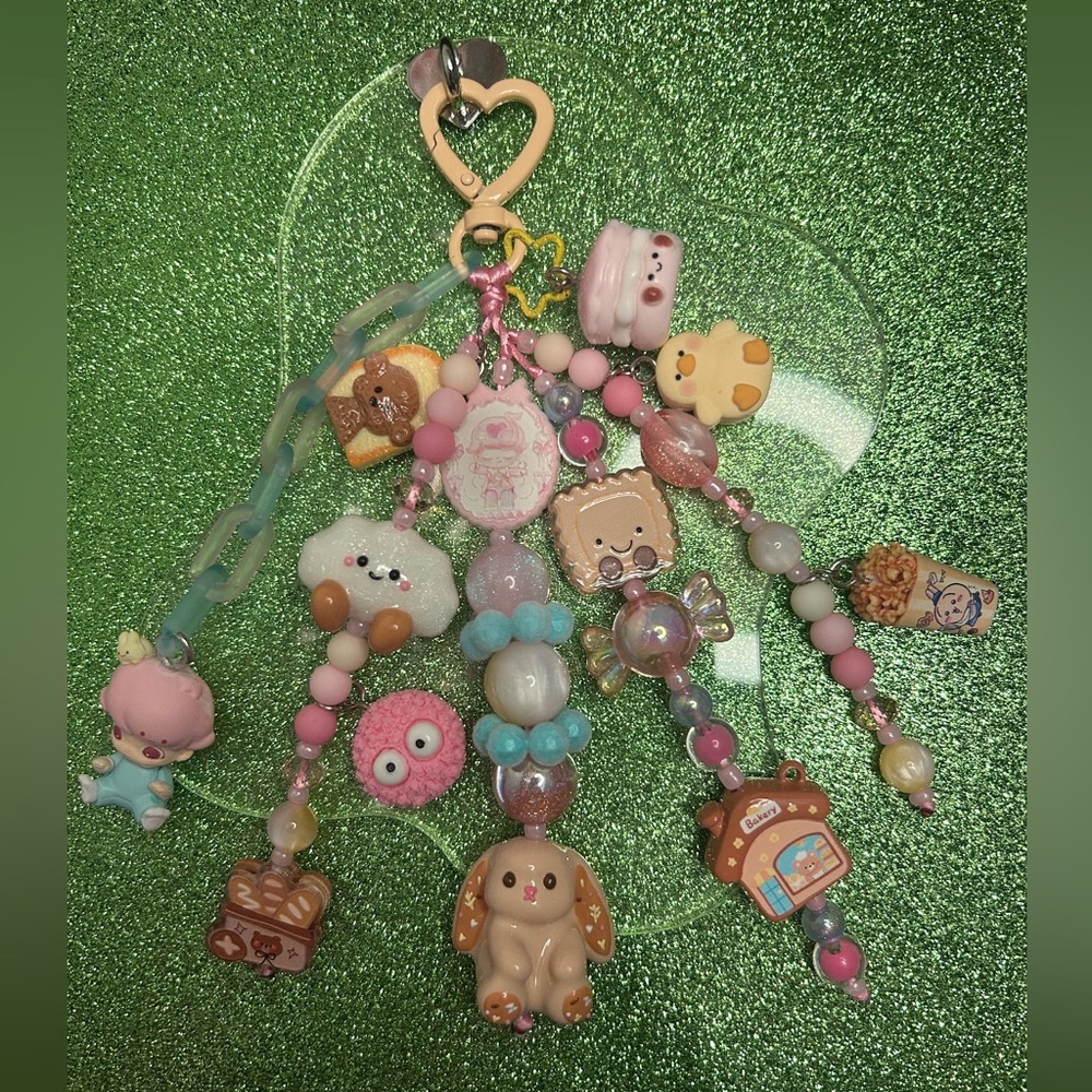 Charm keychain (🤍 $50 4 strands   / 💜$35 2 strands )